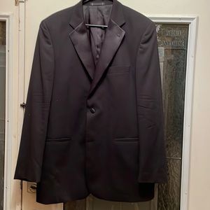 Emmanuel Ungaro men’s tuxedo jacket with satin lapel. Black size 42L 36W.